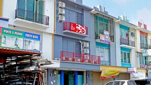 Front of property - OYO 90848 J&b Rooms Bekasi (Tarumajaya)