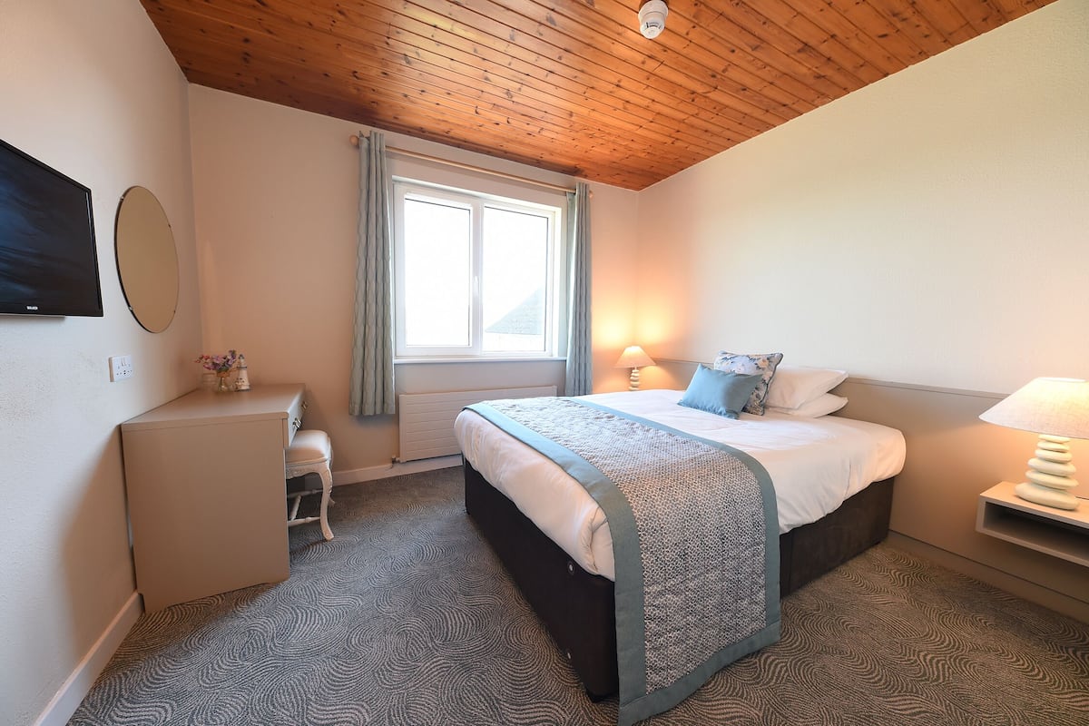 Single Room | Iron/ironing board, free WiFi