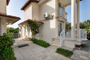Exterior - Minutes From Town Centre, Oludeniz Villa 1006 (Fethiye)