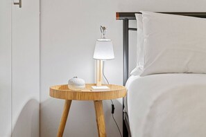 2 bedrooms, iron/ironing board, free WiFi, bed sheets - 22 Heavenly Highgate NEW 2BR Parking_HBF Park (Highgate)