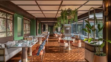 4 restaurantes: opção de café da manhã, almoço e jantar