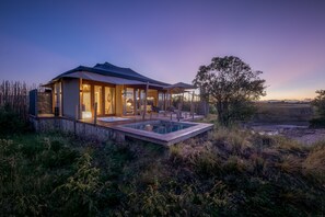 In-room safe, desk, blackout curtains, iron/ironing board - JW Marriott Masai Mara Lodge (Maasai Mara)