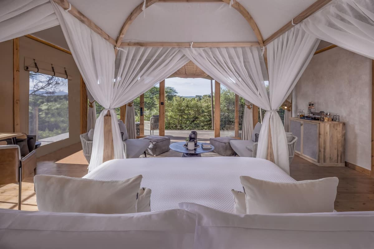 Habitación Deluxe, 1 cama de matrimonio grande (Patio) | Ropa de cama de alta calidad y colchones viscoelásticos