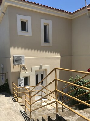 تفاصيل الفندق من الخارج