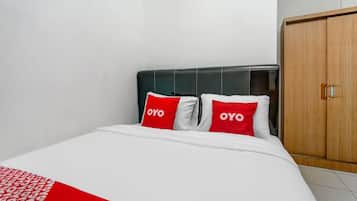 Standard Double Room | Desk, laptop workspace, blackout curtains, free WiFi