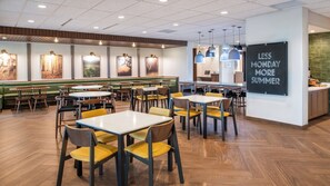 Petit déjeuner en libre-service compris tous les jours