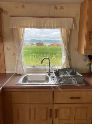 Hytte | Privat køkken | Køleskab, mikrobølgeovn, ovn, kogeplade