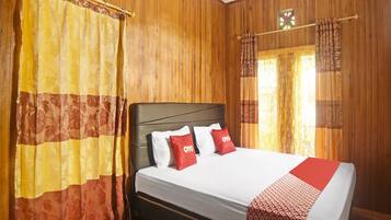 Standard Double Room | Desk, laptop workspace, blackout drapes, free WiFi