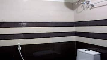 Standard Room | Bathroom | Shower, rainfall showerhead, towels