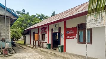 Vista frontal de la propiedad