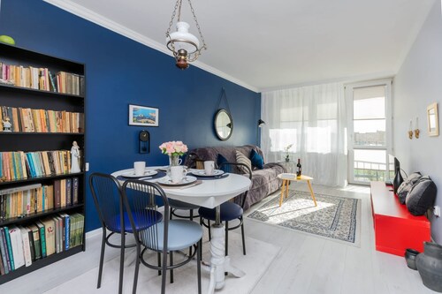 Stylish Apartment with Balcony | Close to Beach and Park