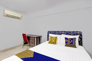 Dobbeltrom – standard | Skrivebord, skrivebord for bærbar PC, wi-fi (inkludert) og sengetøy