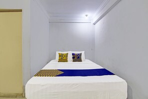 Standard Double Room | Desk, laptop workspace, free WiFi, bed sheets