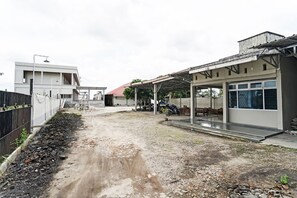 Front of property - Hotel O Penginapan Indah Permai Syariah (Belitang)