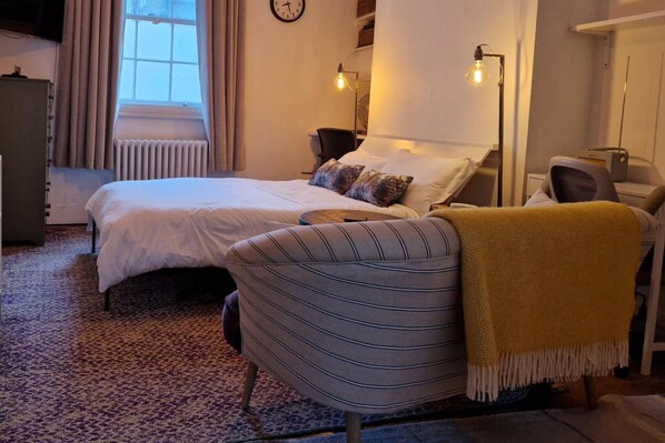 Studio | Iron/ironing board, free WiFi, bed sheets - Charming Studio Sleeps 2 - Kentish Town Nwlondon (London)