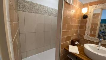 Hair dryer, towels, shampoo, toilet paper