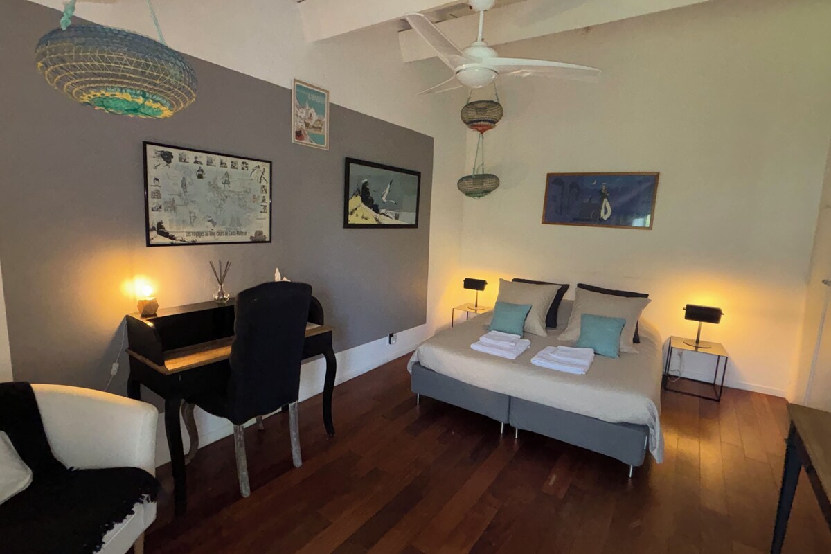 Standard Double Room, 1 Queen Bed, Non Smoking | Individually decorated, individually furnished, bed sheets