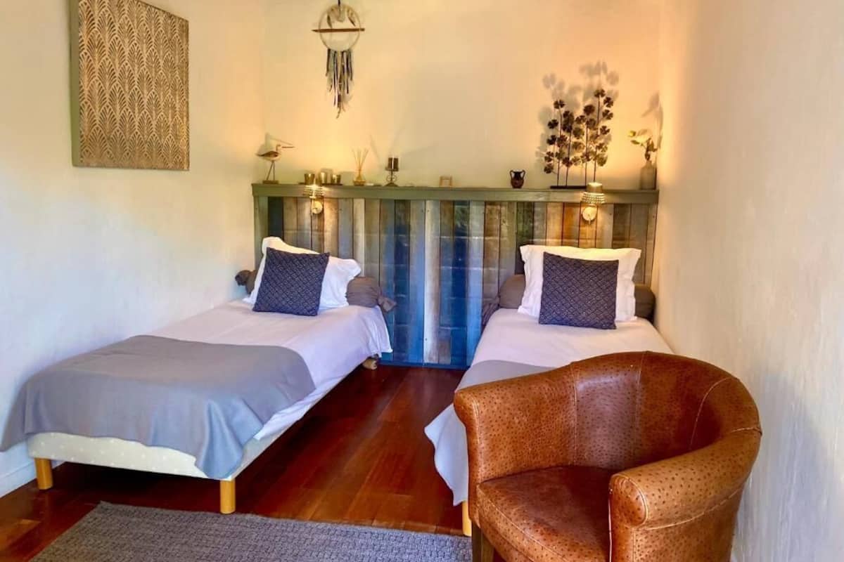 Standaard Twin kamer | Individueel gedecoreerd, individueel gemeubileerd, beddengoed