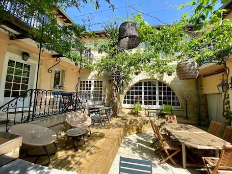 Tempat makan outdoor