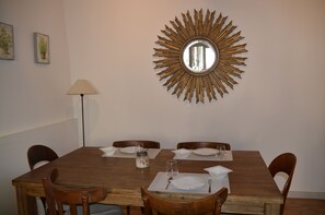 Petit déjeuner complet compris tous les jours