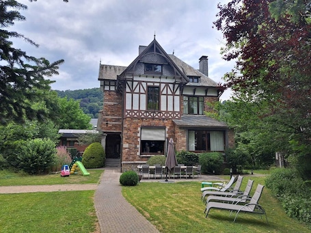 Exterior. Villa Elie