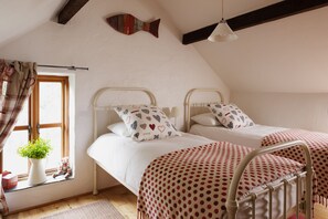 4 bedrooms, desk, iron/ironing board, travel cot