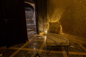 Honeymoon Suite | Bathroom | Shower, free toiletries, hair dryer, bathrobes - Riad SofYan (Marrakech)