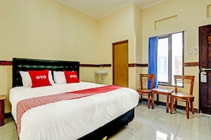 Standard Double Room | Desk, laptop workspace, blackout drapes, free WiFi