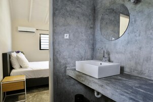 Toalhas de banho, papel higiênico