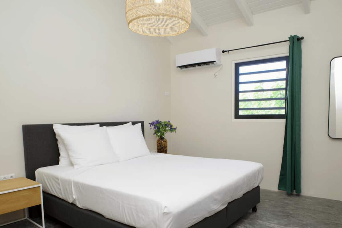 individually decorated, individually furnished, free wifi, bed sheets