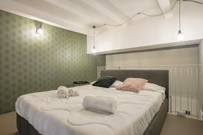 1 bedroom, laptop workspace, iron/ironing board, bed sheets - Modern Loft in Porta Venezia (Milan)