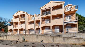 Apartment (One Bedroom Apartment with Balcony an) | Exterior