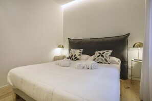 Basic Apartment, Multiple Beds