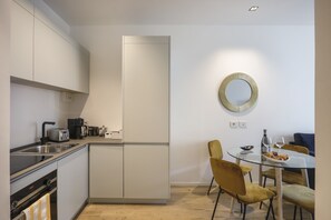 Basic Apartment, Multiple Beds | Private kitchen