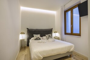 Basic Apartment, Multiple Beds