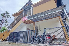 Front of property - OYO Life 91268 Homestay Bu Erma Syariah (Palembang)
