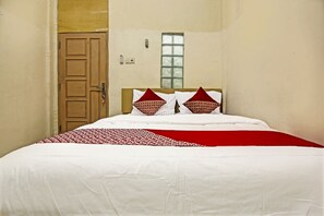 Deluxe Double Room | Desk, laptop workspace, free WiFi, bed sheets