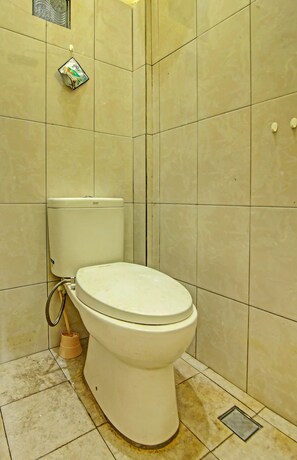 Deluxe Double Room | Bathroom | Shower, towels