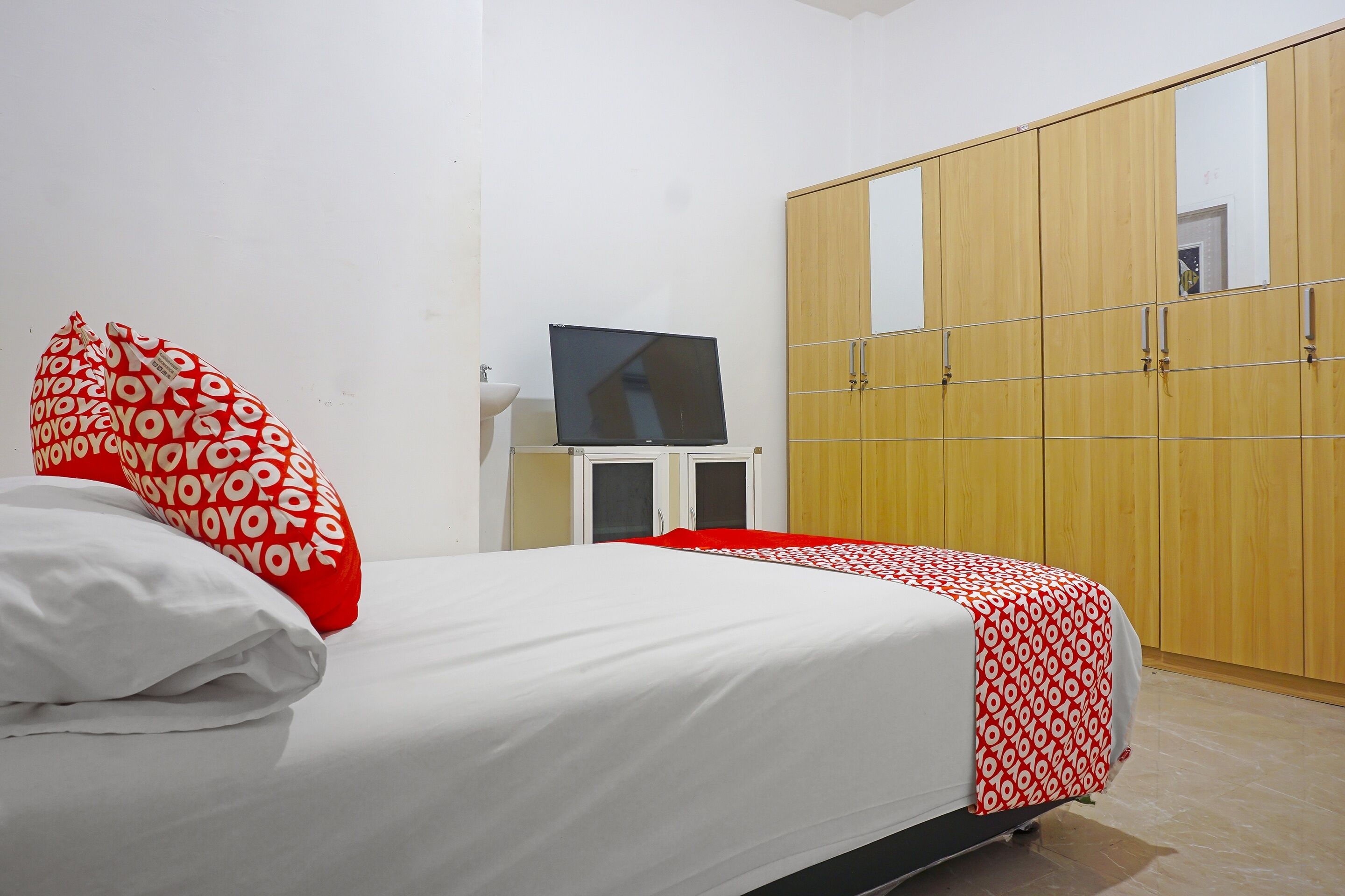 Standard Double Room | Desk, blackout drapes, bed sheets