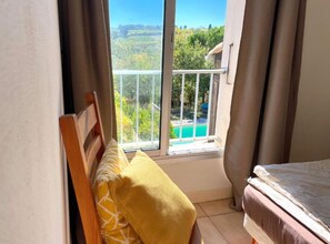 4 bedrooms, WiFi, bed sheets - Villa with pool and views of the Pyrenees - Suis Le Soleil (Brézilhac)