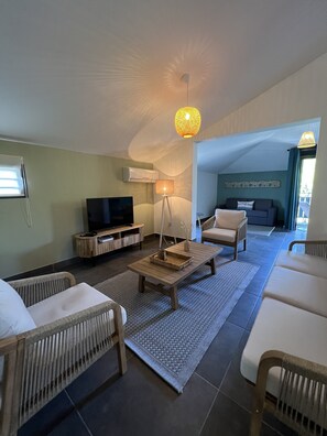 TV - Charming seafront apartment Saline Les bains Beach (Saline des bains)