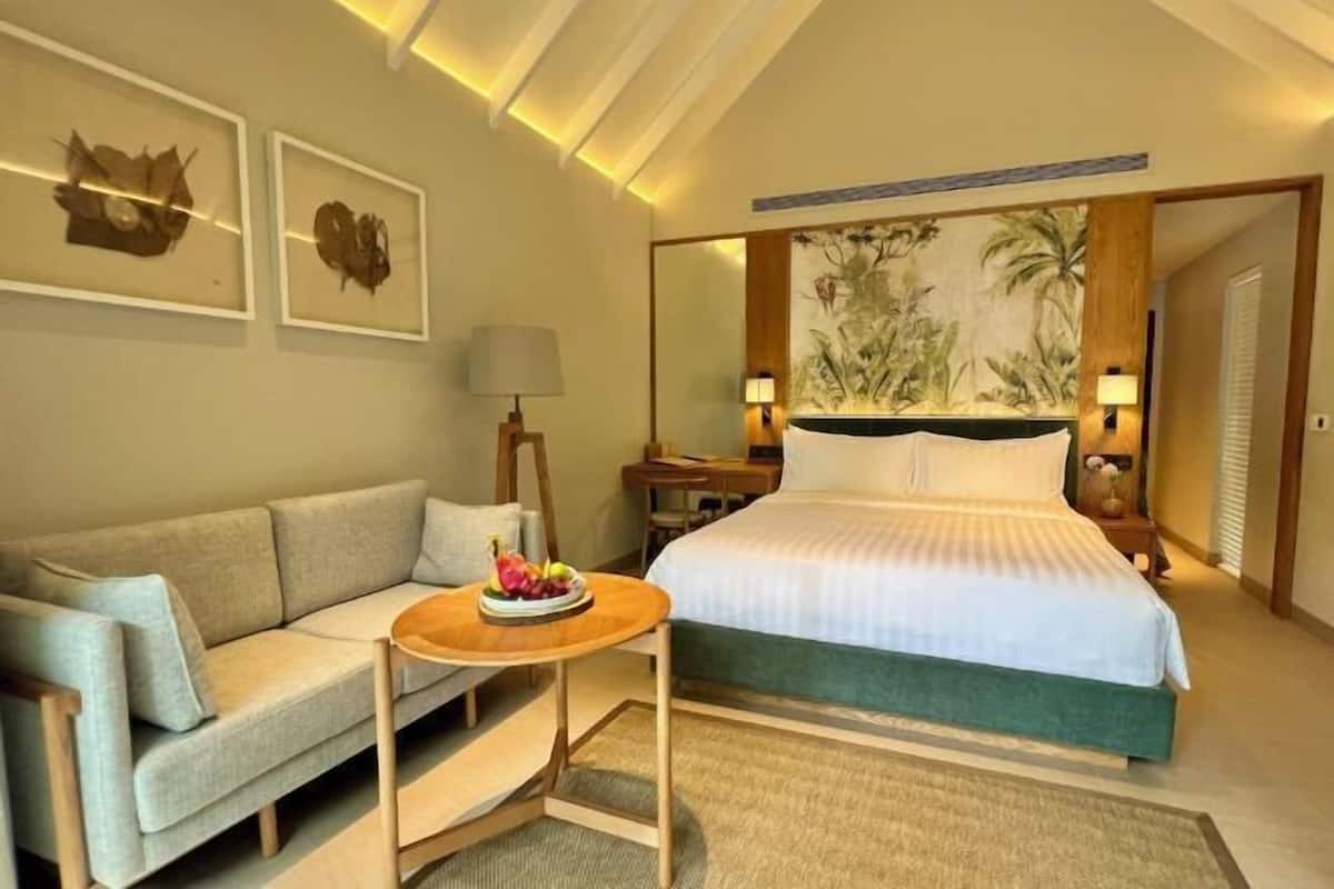 2 bedrooms, Egyptian cotton sheets, premium bedding, free minibar