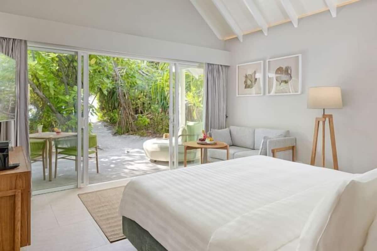 2 bedrooms, Egyptian cotton sheets, premium bedding, free minibar