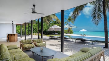 RAAYA Residence | Cadar kapas Mesir, peralatan tempat tidur premium, bar mini percuma