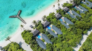 2 Bedroom Family Beach Villa with Pool | Utsikt mot havet/stranden