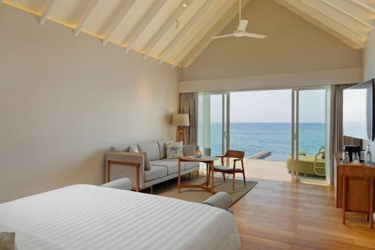 2 bedrooms, Egyptian cotton sheets, premium bedding, free minibar