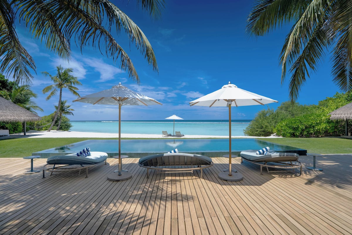 RAAYA Residence | Egyptian cotton sheets, premium bedding, free minibar, in-room safe