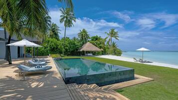 Egyptian cotton sheets, premium bedding, free minibar, in-room safe