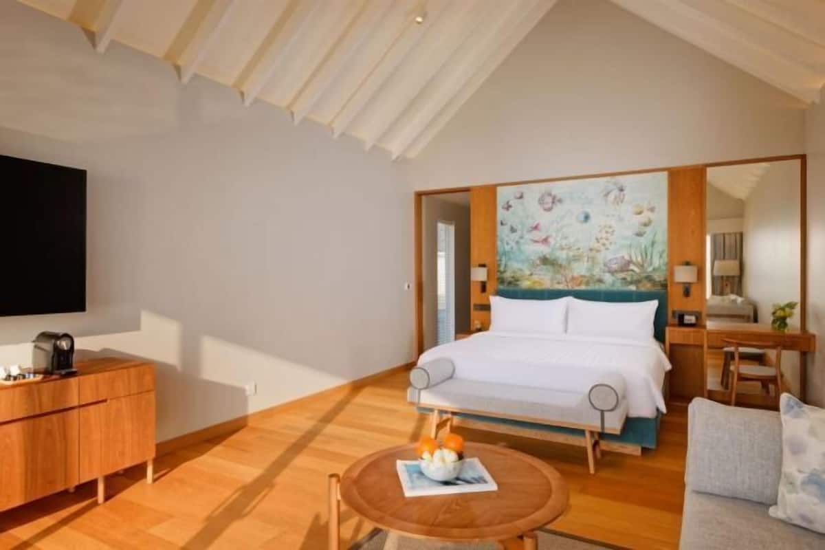 2 bedrooms, Egyptian cotton sheets, premium bedding, free minibar