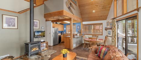 Cottage, 2 Bedrooms | Living area | Streaming services